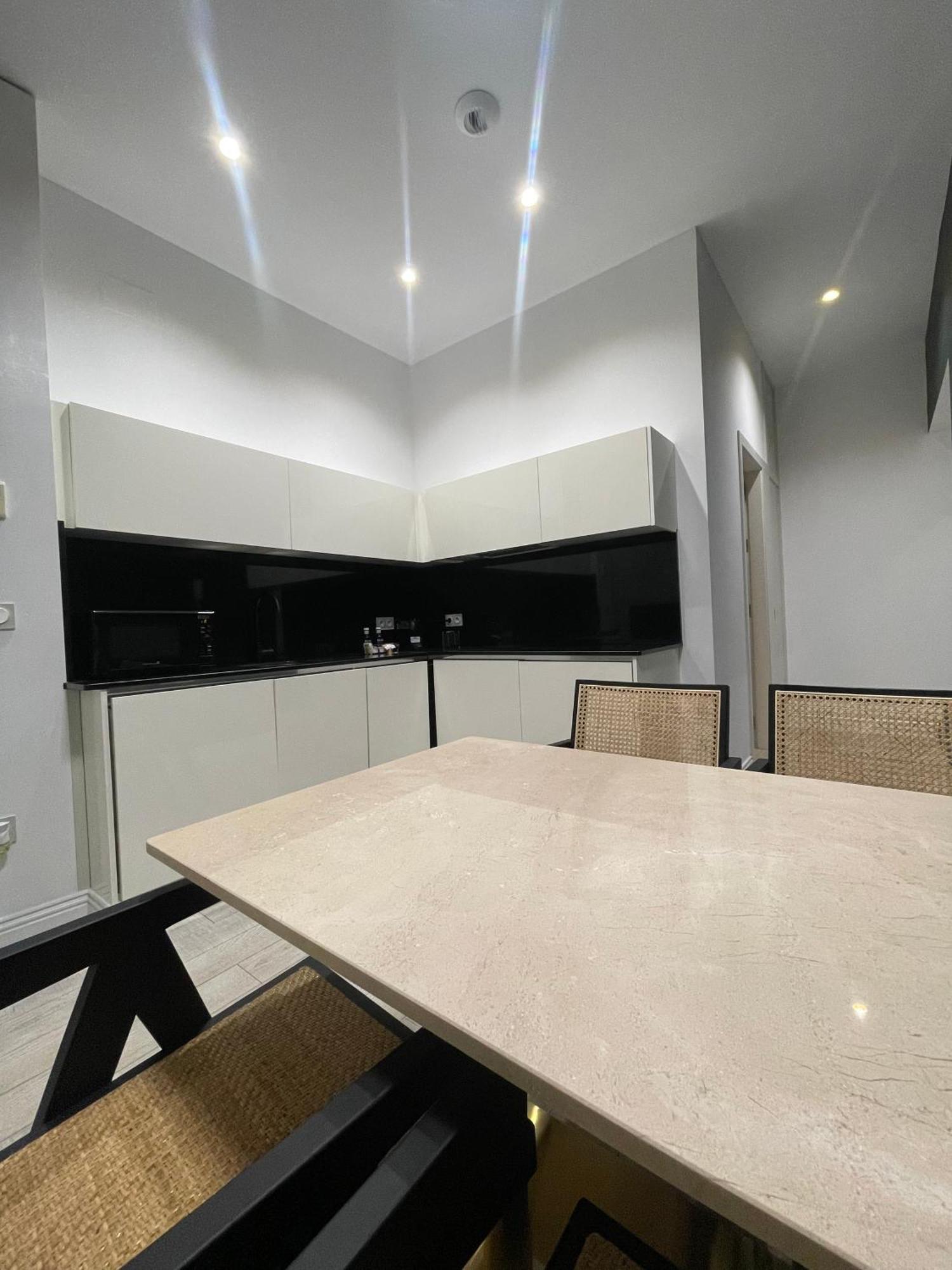 Apartamentos Sevilla Centro Luaran gambar