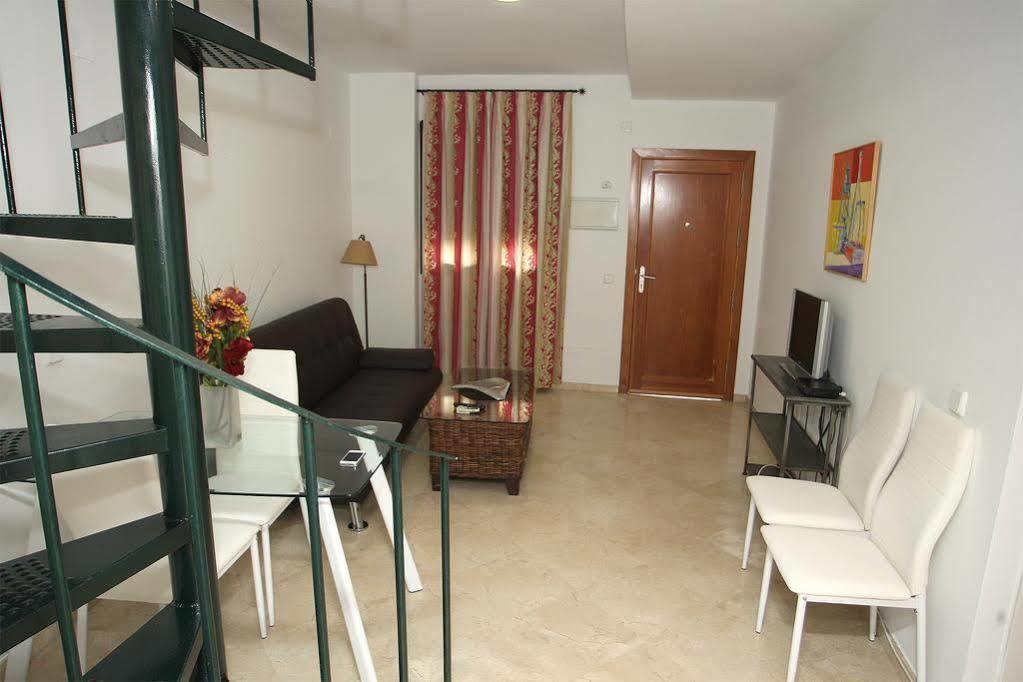 Apartamentos Sevilla Centro Luaran gambar